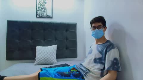 Snapshot of wolfan_sky chatting on February 11, 2:24 pm W O L F online show from February 11, 2:24 pm