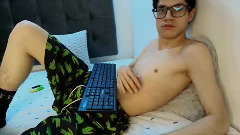 Snapshot of wolfan_sky chatting on February 21, 5:31 pm W O L F online show from February 21, 5:31 pm