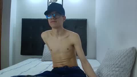 Snapshot of wolfan_sky chatting on March 11, 3:12 pm W O L F online show from March 11, 3:12 pm