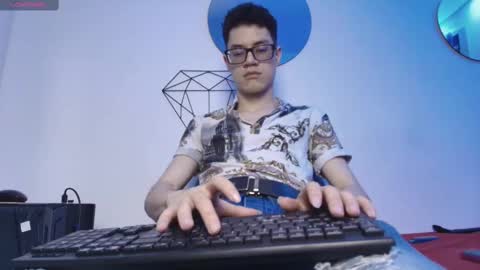 Snapshot of wolfan_sky chatting on September 12, 11:32 am W O L F online show from September 12, 11:32 am