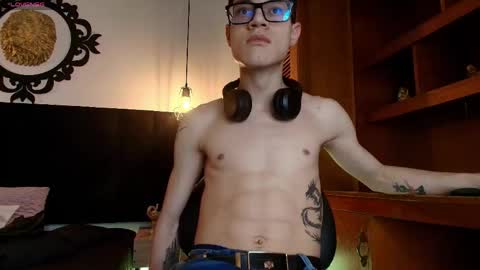  W O L F  online show from April 15, 11:06 am