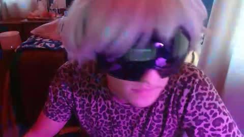 Snapshot of wolfgamer44 chatting on November 19, 9:59 pm wolfgamer44 online show from November 19, 9:59 pm