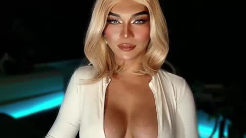 Julia online show from October 12, 7:46 pm