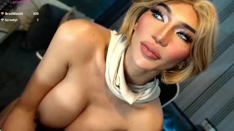 Snapshot of womanofyourdesire_ts chatting on February 26, 4:33 am Julia online show from February 26, 4:33 am