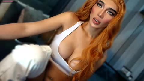 Snapshot of womanofyourdesire_ts chatting on March 5, 5:03 am Julia online show from March 5, 5:03 am