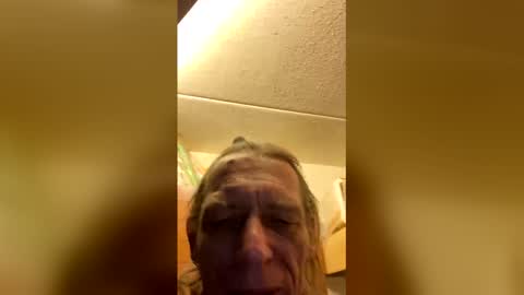 Snapshot of wonderboy3272 chatting on January 9, 10:29 am guido online show from January 9, 10:29 am