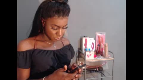 Snapshot of wonderfullight chatting on May 13, 5:05 am SHENIEL RODRIGUEZ online show from May 13, 5:05 am