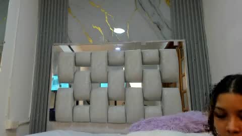 wonderkloe_ online show from May 3, 7:31 pm