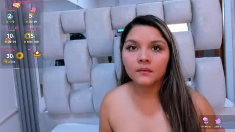 wonderkloe_ online show from May 17, 2:35 pm