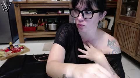 Snapshot of wonders_feet chatting on May 1, 2:21 pm Wonder online show from May 1, 2:21 pm