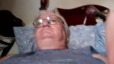 Snapshot of woodpecker115 chatting on January 28, 7:21 pm woodpecker115 online show from January 28, 7:21 pm