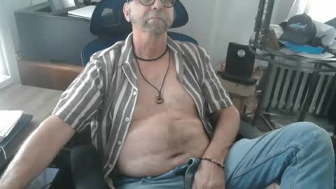 Snapshot of woodworker6473 chatting on June 26, 6:56 pm woodworker6473 online show from June 26, 6:56 pm
