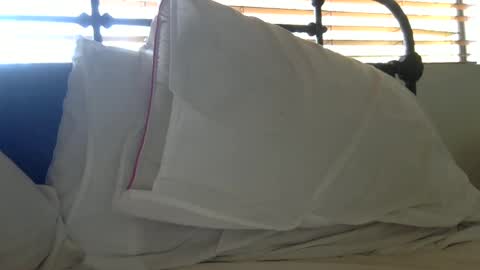 woof_wolf37 online show from October 9, 3:32 pm