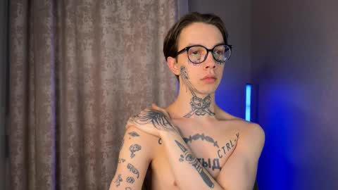 Snapshot of worldofllove chatting on February 21, 9:11 pm Arnika and Simon online show from February 21, 9:11 pm