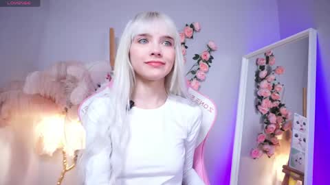 Snapshot of wow_angel chatting on May 3, 5:35 am wow_angel online show from May 3, 5:35 am
