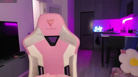 Emi online show from October 21, 4:08 pm