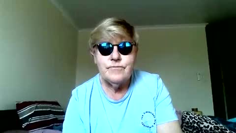 Snapshot of wwwwio chatting on June 8, 12:25 am wwwwio online show from June 8, 12:25 am