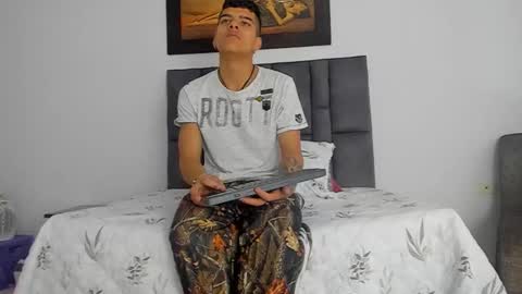 wyatt online show from January 14, 12:00 pm