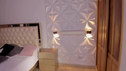 wyatt online show from December 18, 8:04 pm