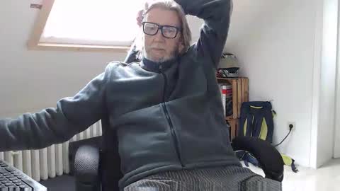 WyattEarp64 online show from November 18, 12:42 pm