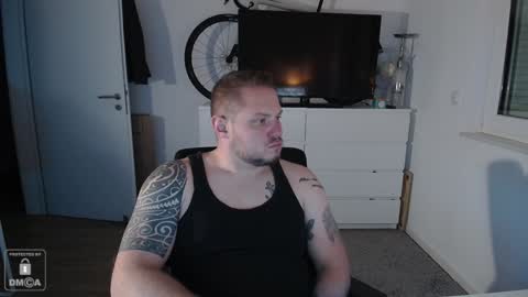 Snapshot of x19marco93x chatting on December 5, 6:33 pm x19marco93x online show from December 5, 6:33 pm