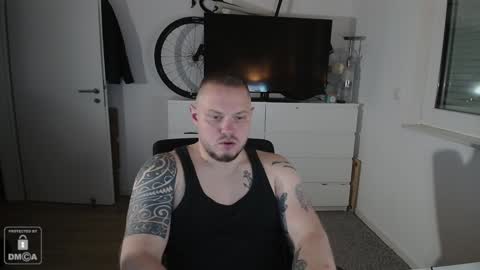 Snapshot of x19marco93x chatting on December 12, 8:32 pm x19marco93x online show from December 12, 8:32 pm