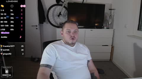 Snapshot of x19marco93x chatting on December 25, 9:33 pm x19marco93x online show from December 25, 9:33 pm