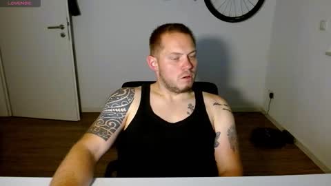 Snapshot of x19marco93x chatting on October 7, 7:11 pm x19marco93x online show from October 7, 7:11 pm