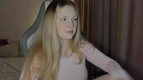 Snapshot of x__ivy_x chatting on April 23, 5:04 pm eva online show from April 23, 5:04 pm