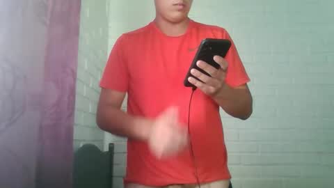 Snapshot of x_andrescam chatting on February 9, 10:14 pm x_andrescam online show from February 9, 10:14 pm