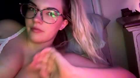 Mariah  online show from December 12, 3:43 am