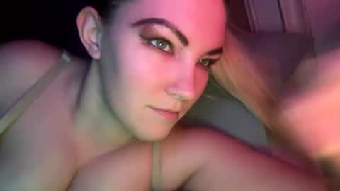 Mariah  online show from December 18, 4:42 am