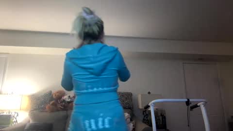 Mariah  online show from December 31, 7:31 am