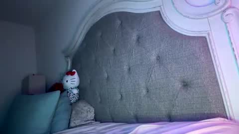 Mariah  online show from January 4, 6:52 am