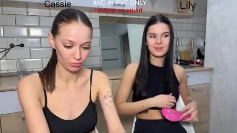 wiwi clap clap cat baby girl online show from January 7, 4:09 pm