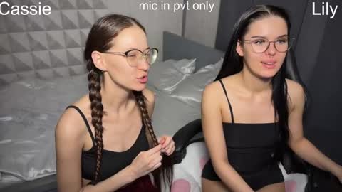 wiwi clap clap cat baby girl online show from January 15, 5:27 pm