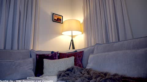 Lily online show from December 3, 12:35 am