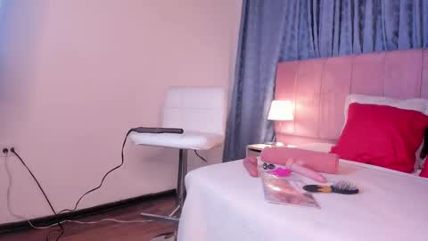 Snapshot of x_milu chatting on February 14, 11:53 am x_milu online show from February 14, 11:53 am