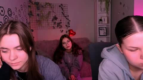 Snapshot of x_yasmin_x chatting on February 23, 10:45 am Yasmin online show from February 23, 10:45 am