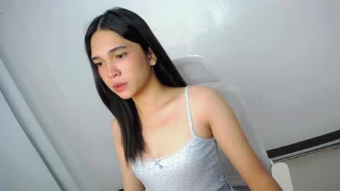 Snapshot of xairah_doux chatting on May 8, 12:27 am xairah_doux online show from May 8, 12:27 am