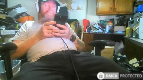 Snapshot of xander71972 chatting on May 4, 1:40 pm xander71972 online show from May 4, 1:40 pm