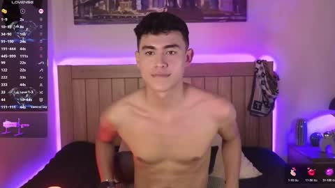 Snapshot of xander_card chatting on March 24, 10:37 pm Xander Cardona online show from March 24, 10:37 pm