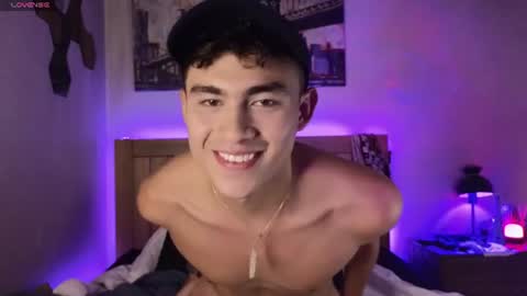 Snapshot of xander_card chatting on June 26, 4:17 am Xander Cardona online show from June 26, 4:17 am