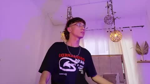 Snapshot of xanderr_grey chatting on July 17, 8:24 pm XANDER online show from July 17, 8:24 pm