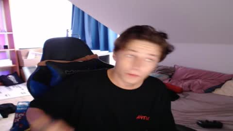 Snapshot of xandiigmusik chatting on September 9, 3:22 pm rx4per online show from September 9, 3:22 pm