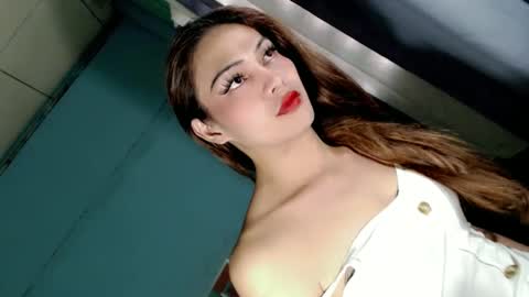 Snapshot of xangel_redx chatting on December 6, 8:37 am ANGEL online show from December 6, 8:37 am