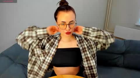 Snapshot of xapka_lapka chatting on May 21, 11:28 am Alice online show from May 21, 11:28 am