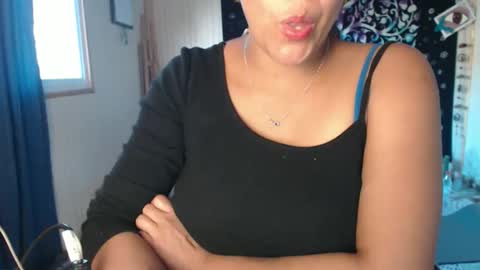 Snapshot of xcanela_ chatting on May 28, 8:17 pm canela online show from May 28, 8:17 pm