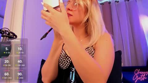 Snapshot of xcherrygoth chatting on October 13, 1:22 pm Cherry Goth online show from October 13, 1:22 pm