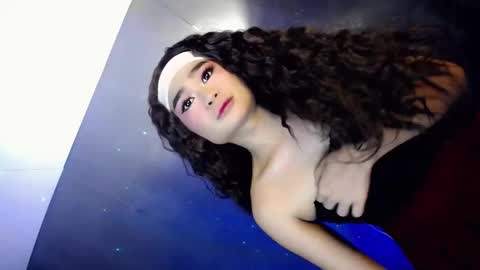 kianna online show from December 22, 3:22 am